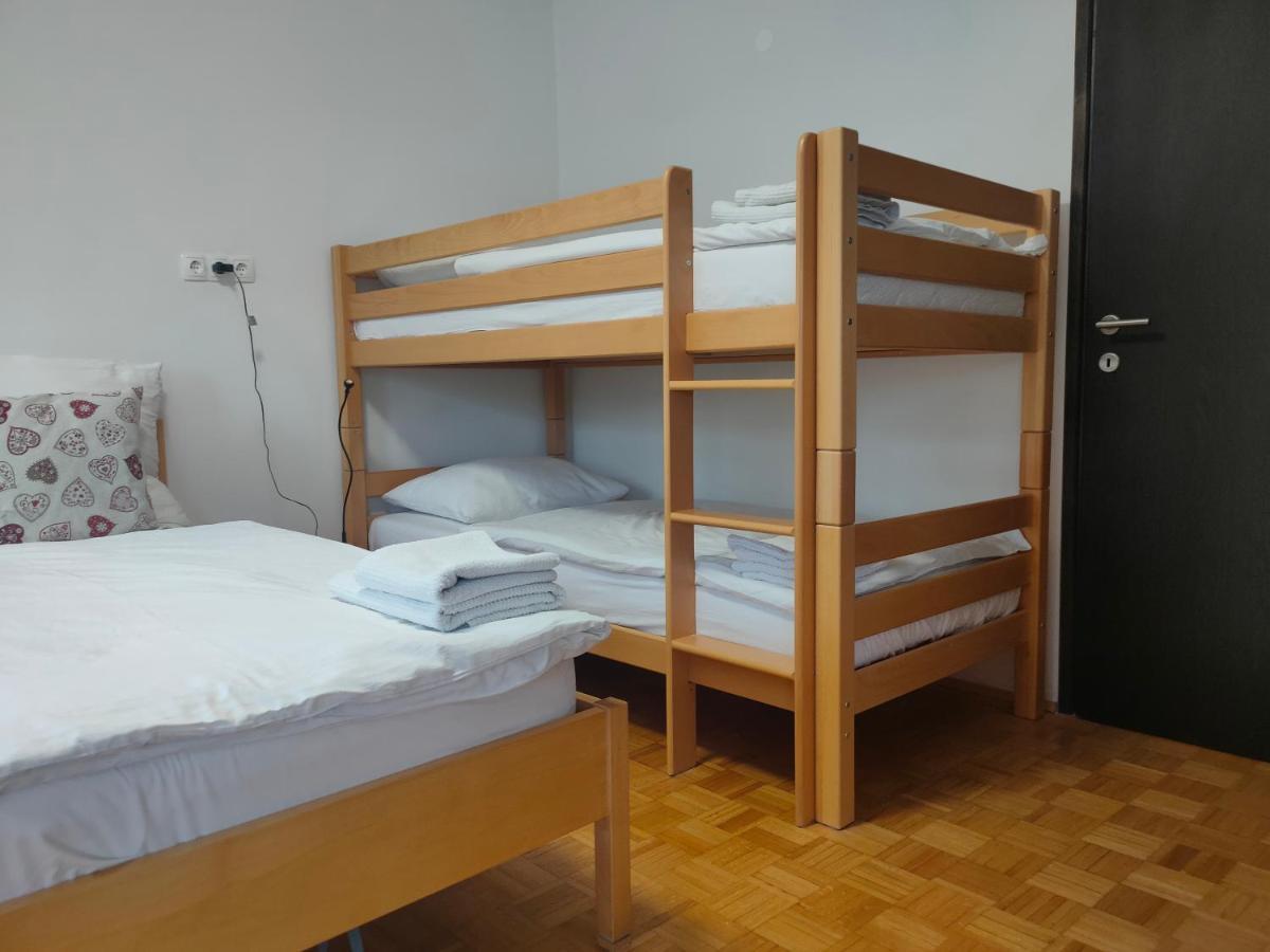 Rooms And Apartment Na Poljani Škofja Loka Eksteriør bilde