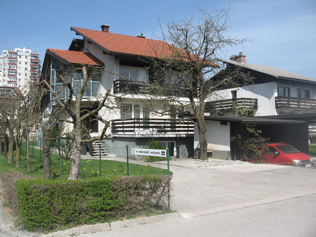 Rooms And Apartment Na Poljani Škofja Loka Eksteriør bilde